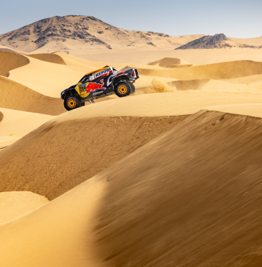 Dakar 2025: Al-Attiyah verliest Etappe 5 op één seconde, Spierings en Van den Brink winnen posities