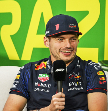 Verstappen lacht vraag over salaris weg: "Ik weet het niet zeker"