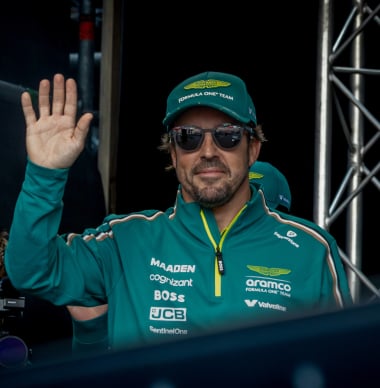 Fernando Alonso reveals terms to keep racing with Aston Martin in F1