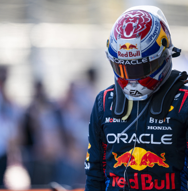 Verstappen haalt schouders op over 2026: "Voor iedereen een vraagteken"