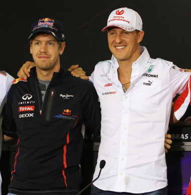 Vettel guida l'emozionante OMAGGIO a Schumacher