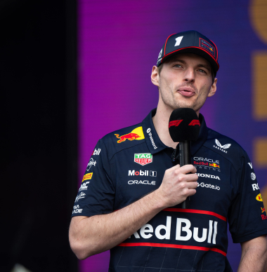 Verstappen oefent Portugees en zorgt voor slappe lach: 'Maat, dat moet je niet zeggen'