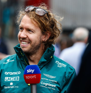 Vettel verschijnt tijdens Braziliaanse Grand Prix in paddock