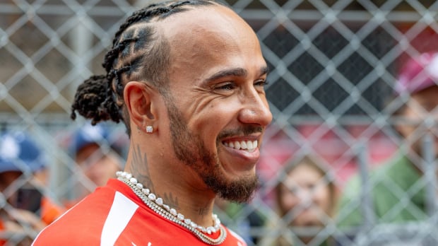 Lewis Hamilton smiling at the 2026 Monaco Grand Prix — Photo: © IMAGO