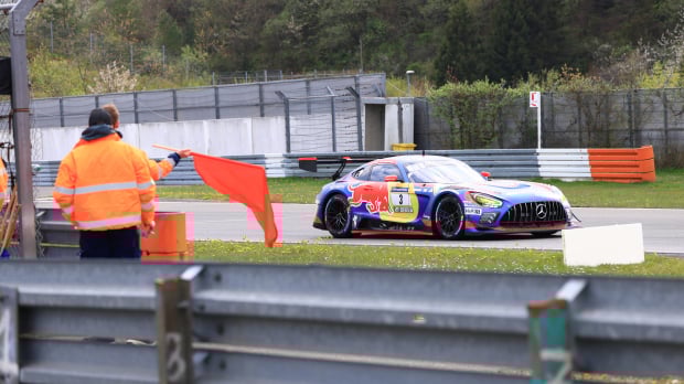 Red flag at Nurburgring — Foto: © IMAGO
