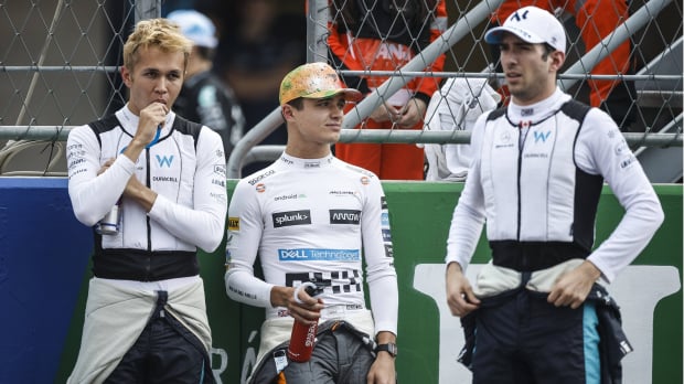 Albon, Norris and Latifi standing together looking relaxed at the 2022 Mexico GP