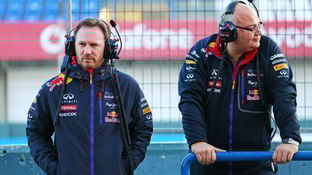 Christian Horner stands with Rob Marshall during testing in 2015