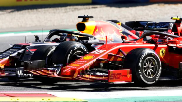 Max Verstappen in gevecht met Charles Leclerc in Oostenrijk in 2019.