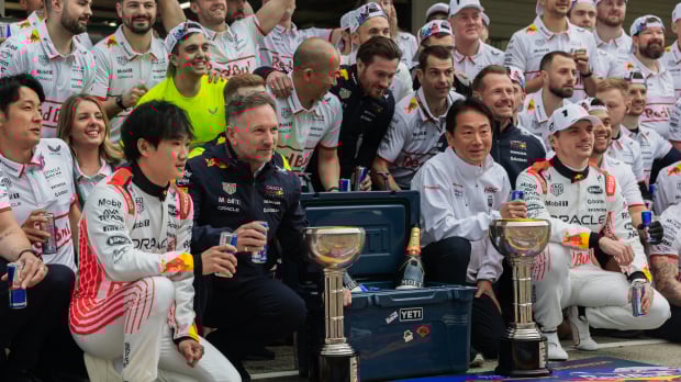 Red Bull team photo after Japanese GP win