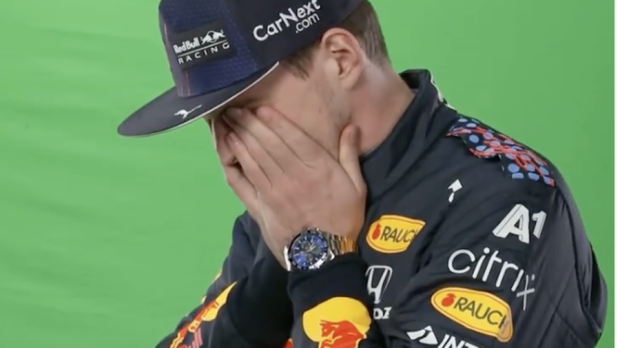 Max Verstappen in an ig video — Foto: © LAT Images