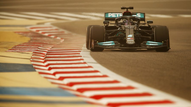 Hamilton, Bahrain, testing 