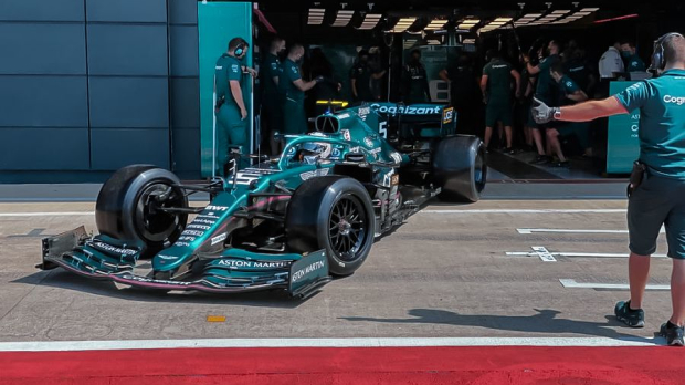 Aston Martin, Pirelli