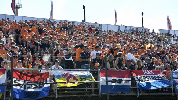dutch fans at Hungary — Foto: © LAT Images