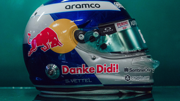 Le casque de Vettel en hommage à Dieter Mateschitz pour Mexico — Foto: © LAT Images
