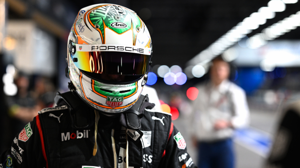 António Félix da Costa in London wearing his helmet.