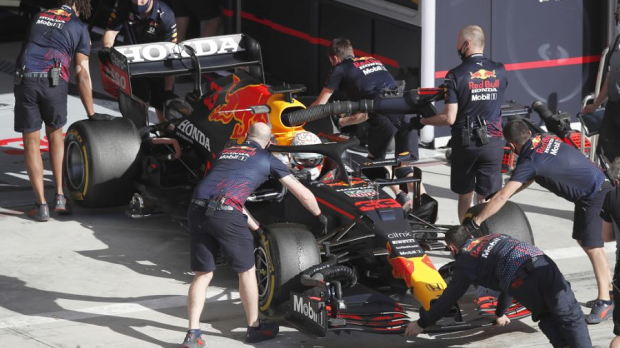 Max Verstappen in his RB16 at the F1 Testing days — Foto: © LAT Images