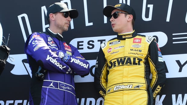 An image of Joe Gibbs Racing NASCAR drivers Denny Hamlin and Christopher Bell — Photo: © IMAGO