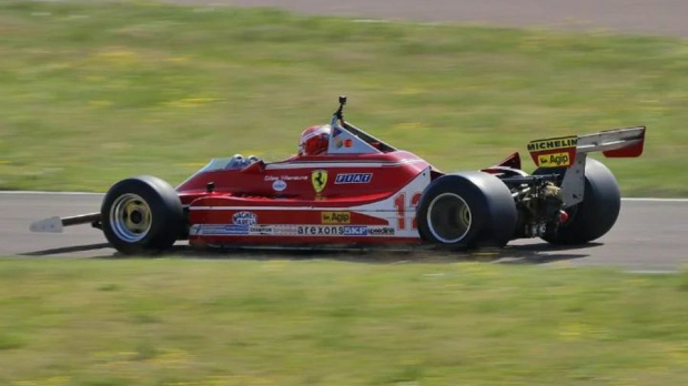 leclerc, villeneuve, ferrari, imola — Foto: © Charles Leclerc en el coche de Gilles Villeneuve.