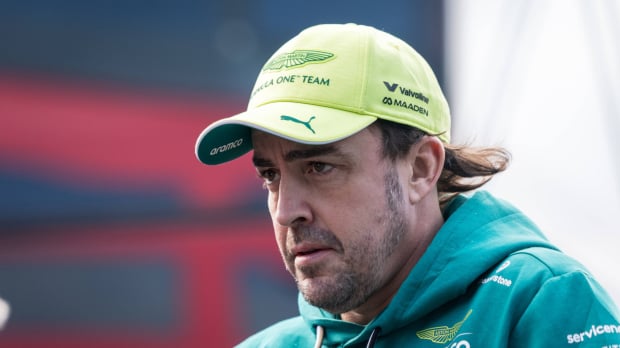 Alonso onthult: 'Mijn zoon zat met 2 maanden oud al in de kart' — Foto: © IMAGO