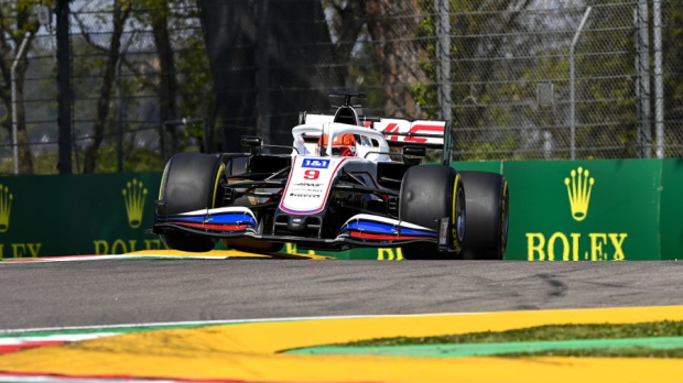 Nikita Mazepin in actie op het circuit van Imola.