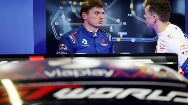 Verstappen and Barnicoat in the Verstappen Racing garage — Foto: © SRO/JEP