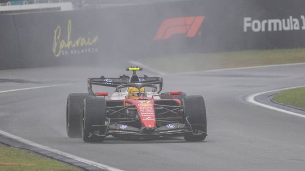 © IMAGO | Hamilton die bijna stilvalt voor de start in Maleisië