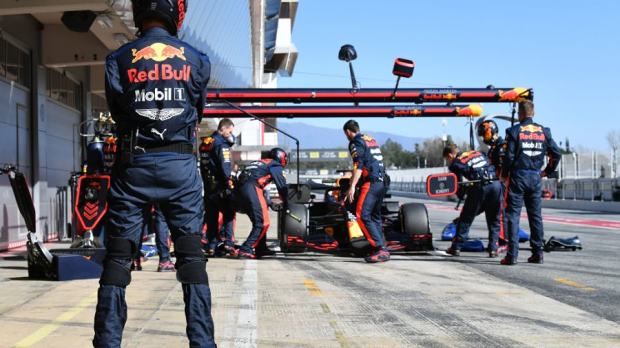 Red Bull pitcrew in Barcelona