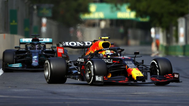 Sergio Pérez in actie op het Baku City Circuit.