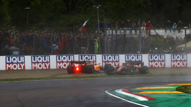 Crash Sainz en Ricciardo in Imola