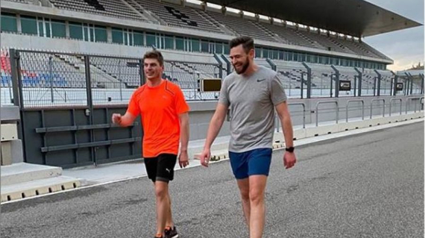 Max Verstappen en Bradley Scanes