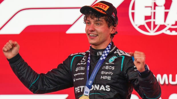 Antonelli on top step of 2026 Canadian GP podium in Pirelli cap with thumbs up — Photo: © IMAGO