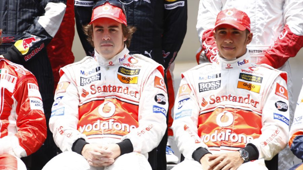 Watch: Only .053s separate Fernando Alonso and Sergio Perez as