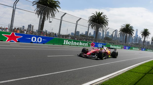 Hamilton during FP1 in Melbourne — Foto: © IMAGO