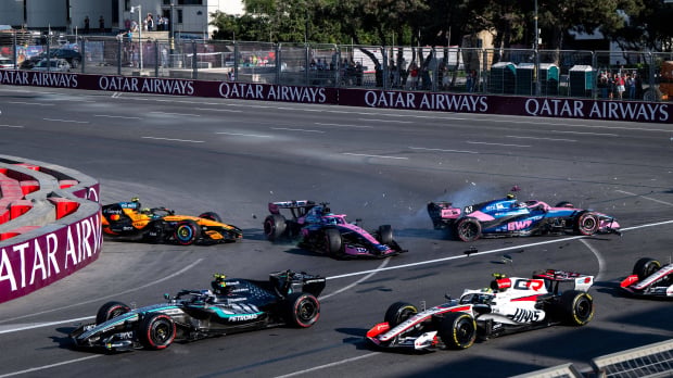 Restart crash at Baku involving Colapinto, Gasly and Norris — Foto: © IMAGO
