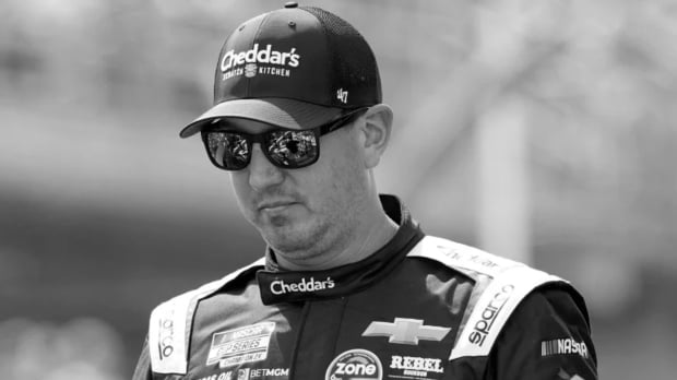 A black and white image of late NASCAR star Kyle Busch — Foto: © IMAGO