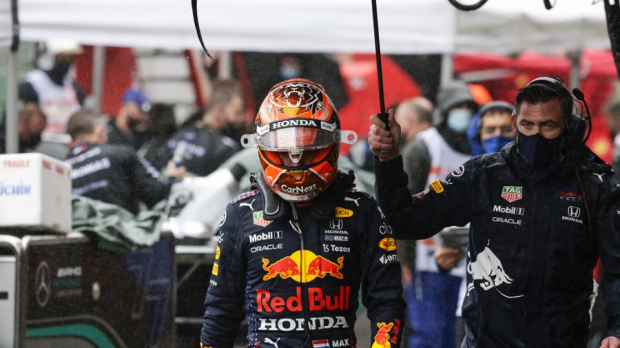 Max Verstappen in the rain at Spa in Belgium — Foto: © LAT Images