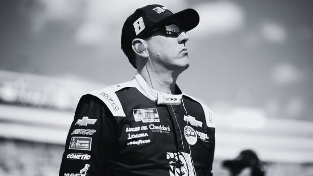 Black and white image of NASCAR legend Kyle Busch — Photo: © IMAGO
