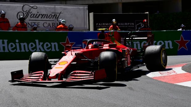 Carlos Sainz in actie in de tweede vrije training in Monaco.
