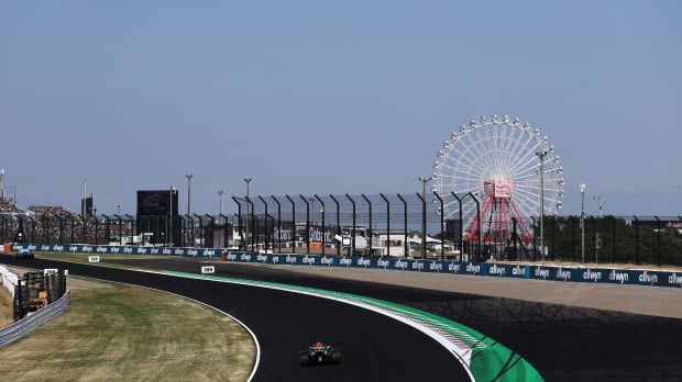 © Red Bull Content Pool | Verstappen door de 130R