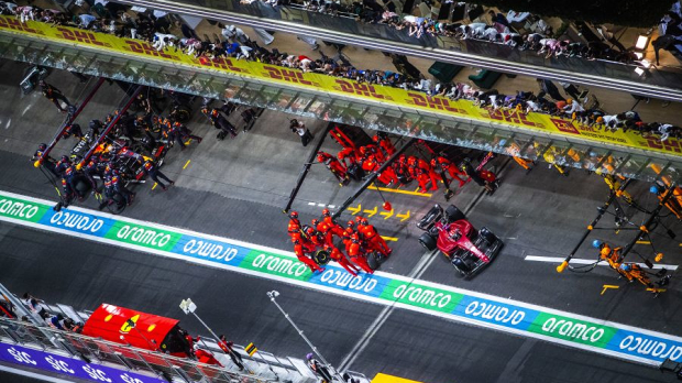 Red Bull Racing and Ferrari in the pits in Saudi Arabia