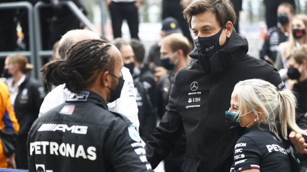 Toto Wolff talking with Lewis Hamilton after the Russian Grand Prix