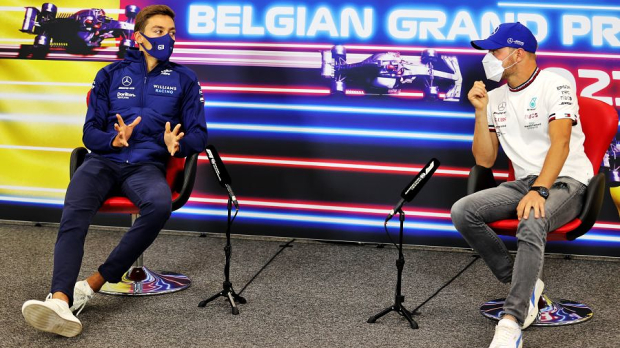 Russell en Bottas bij persconferentie van GP van België