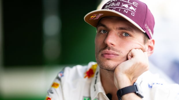 Mol spreekt ontevreden Verstappen tegen na strategie Red Bull: 'Had toch niet gewonnen' — Foto: © IMAGO