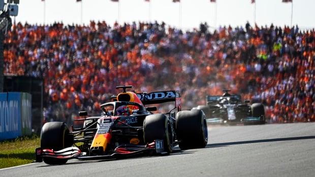 Verstappen driving in Zandvoort — Foto: © IMAGO
