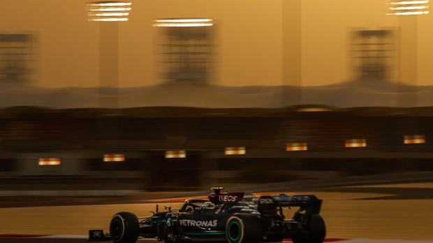 Bottas in his W12 at night. — Foto: © LAT Images