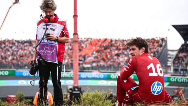 Ferrari-fotograaf gaf zijn telefoon aan Leclerc in Zandvoort