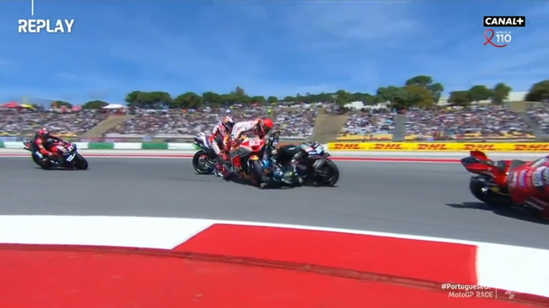 marc marquez, motopgp — Foto: © El choque de Marc Márquez y Miguel Oliveira.