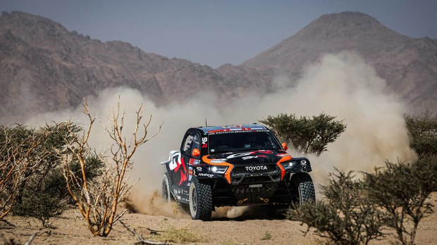 Lategan leads Dakar after Stage 2