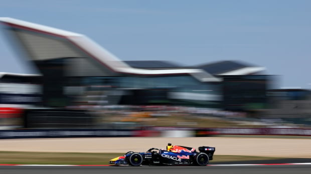 Verstappen during practice at Silverstone — Foto: © IMAGO