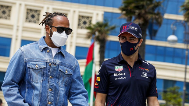 Lewis Hamilton samen met Sergio Perez